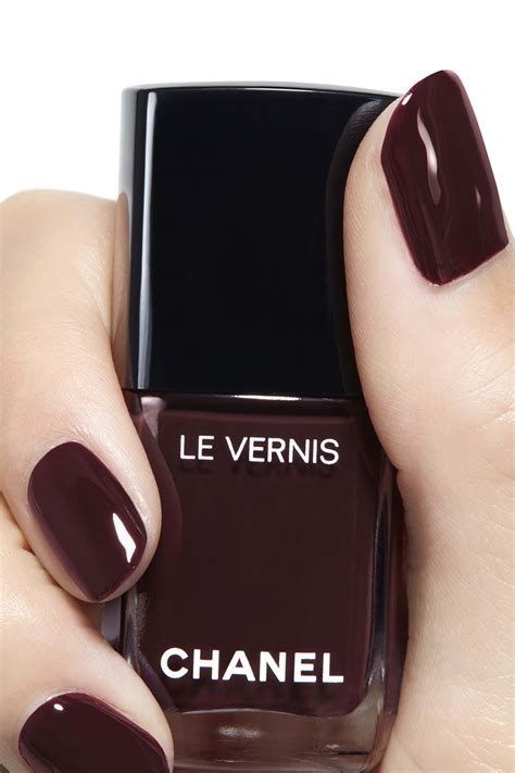 chanel le vernis rouge noir|chanel lovely beige nail polish.